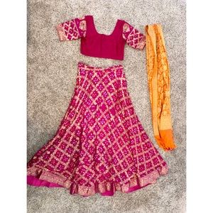 Indian dress for women. Size Medium. Lenga.